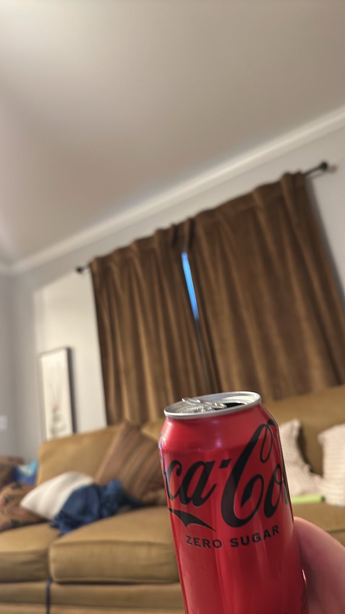 PastyPops's tweet photo. Not as good as a Diet Coke, but still RIPS https://t.co/a1E0JhcO83