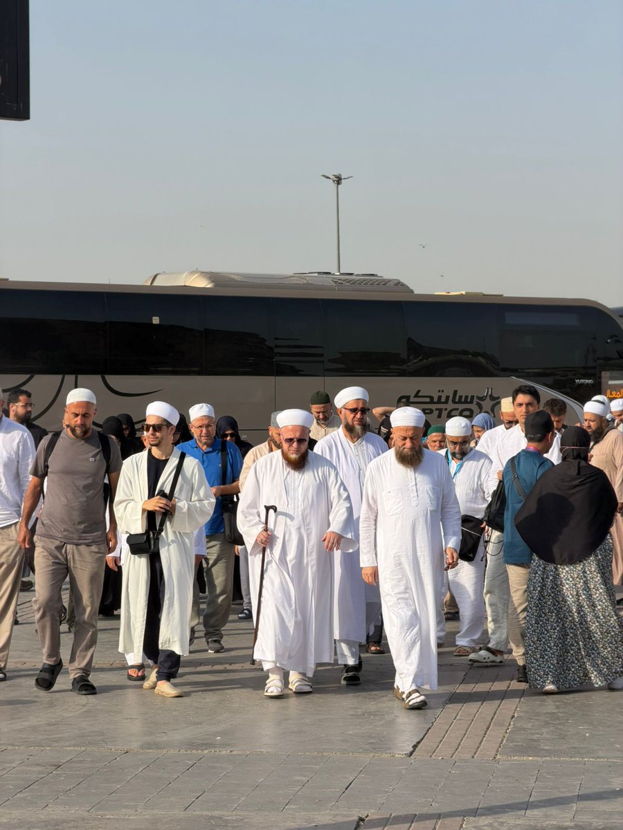 mozsimseklerr's tweet photo. Mümin ve münafığın tefrik edildiği,  yiğitlerin destan yazdığı UHUD Meydanı
Resülüllah'ın "Uhud Bizi sever Biz de onu severiz" buyurduğu UHUD DAĞI
Başta Hz Hamza, Musab b Umeyr ve Abdullah b Cahş (R. anhüm) olmak üzere Uhud şehidlerinin bulunduğu kabristan
Ruhları için el-Fatiha https://t.co/BakgzE7oQm