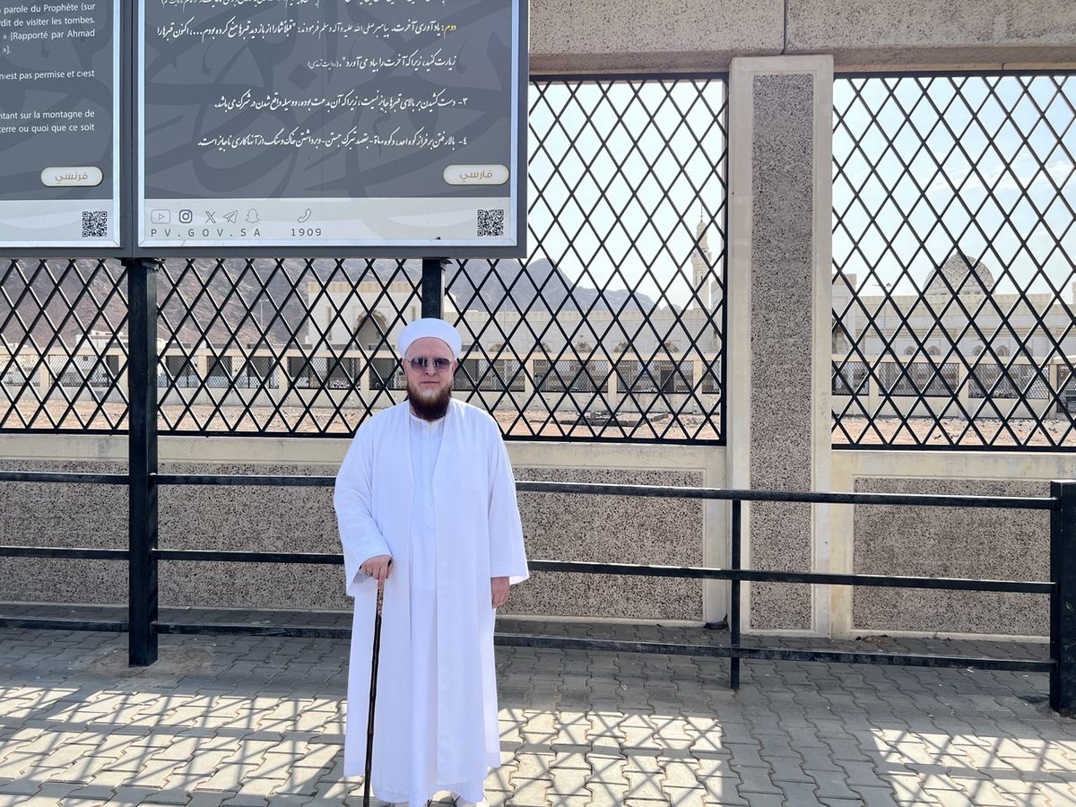 mozsimseklerr's tweet photo. Mümin ve münafığın tefrik edildiği,  yiğitlerin destan yazdığı UHUD Meydanı
Resülüllah'ın "Uhud Bizi sever Biz de onu severiz" buyurduğu UHUD DAĞI
Başta Hz Hamza, Musab b Umeyr ve Abdullah b Cahş (R. anhüm) olmak üzere Uhud şehidlerinin bulunduğu kabristan
Ruhları için el-Fatiha https://t.co/BakgzE7oQm
