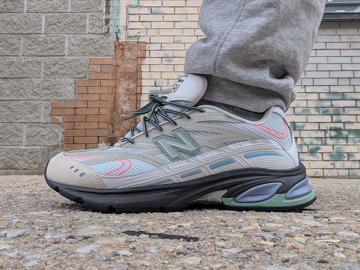 Sn3ak3r_Fr3ak3r's tweet photo. #WDYWT #UnDS Action Bronson x New Balance 2811 #YourSneakersAreDope #NewBalance #NB2811 https://t.co/1BuQe50r0n