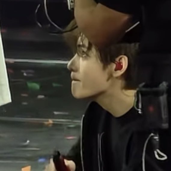 mnihaniiv's tweet photo. what is with that stare looking up while on your knees in front of your man??? https://t.co/jNb0mDjum2