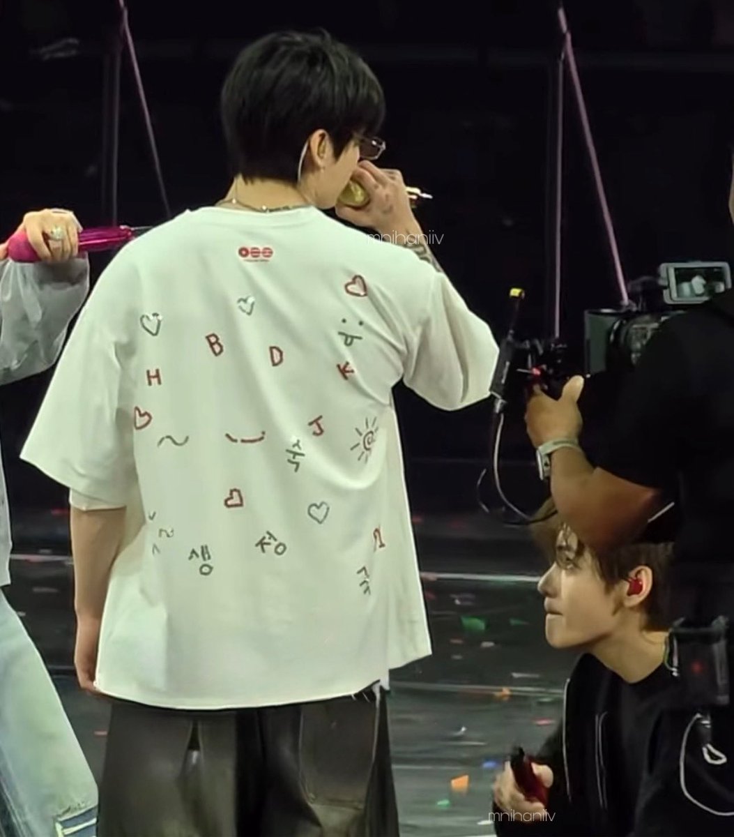 mnihaniiv's tweet photo. what is with that stare looking up while on your knees in front of your man??? https://t.co/jNb0mDjum2