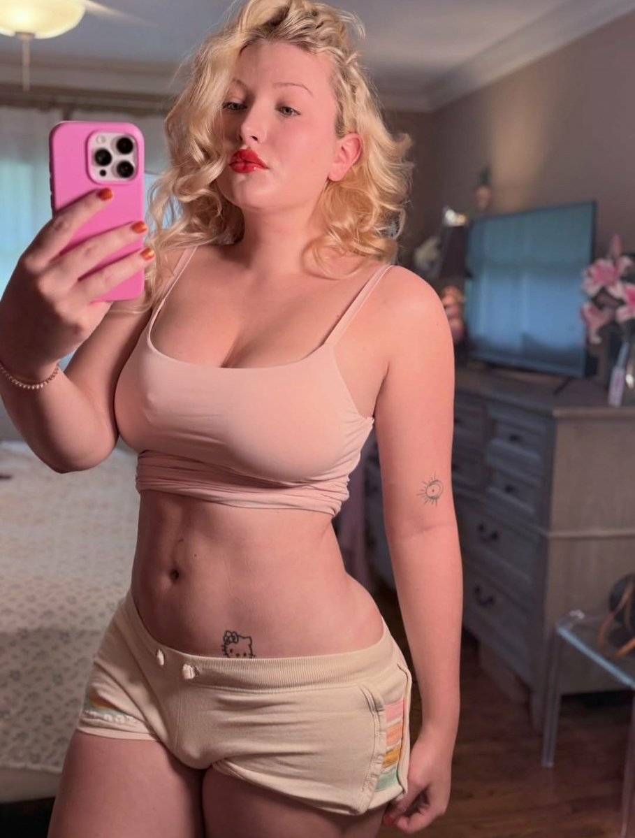 TransJessiskac's tweet photo. Be honest 👀 Would you date a trans woman if you genuinely fell for her personality and heart? ❤️

Yes or no — and why? https://t.co/zx1yJaiAF7