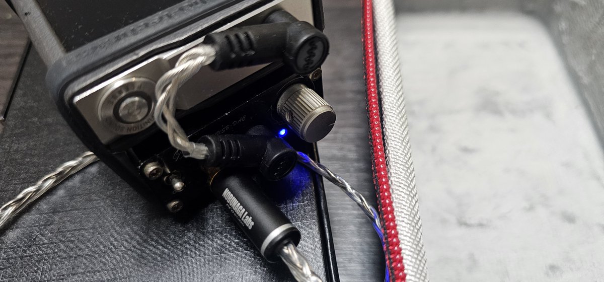 amsmkw's tweet photo. 今日の音楽のお供。
DAP #COWON  PLENUE D
IC #ALOaudio SXC 22 Mini to Mini Cable
ポタアン #iBassoAudio D2+ Hj Boa
リケーブル #NOBUNAGALabs HYBRID BAHAMUT 
イヤホン #COWON PLENUE X40
イヤーピース #AZLA SednaEarfit mithryl Standard Mサイズ
やっぱりPLENUE X40と銀線の相性は最高だね。 https://t.co/5qULa8s6Sh