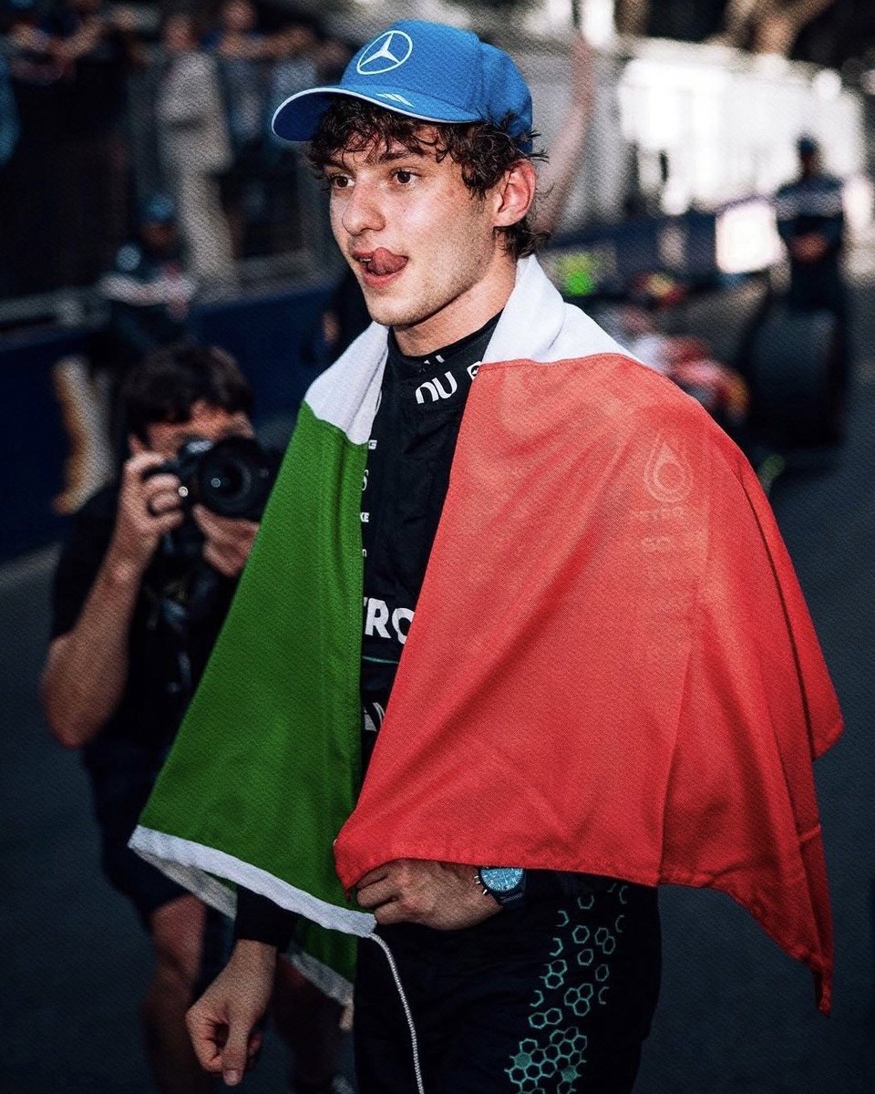 italizno's tweet photo. Nūmber # 12 ⨾  formula Ō𑣓e 𝖽͟𝗋͟𝗂͟𝗏͟𝖾͟𝗋 Archı͟v͟e⠀ ꤮ ⠀ prodigy boy ⠀🖤 ⠀@️mercedes’s athlēt͟e. https://t.co/sgLNPXIt4d