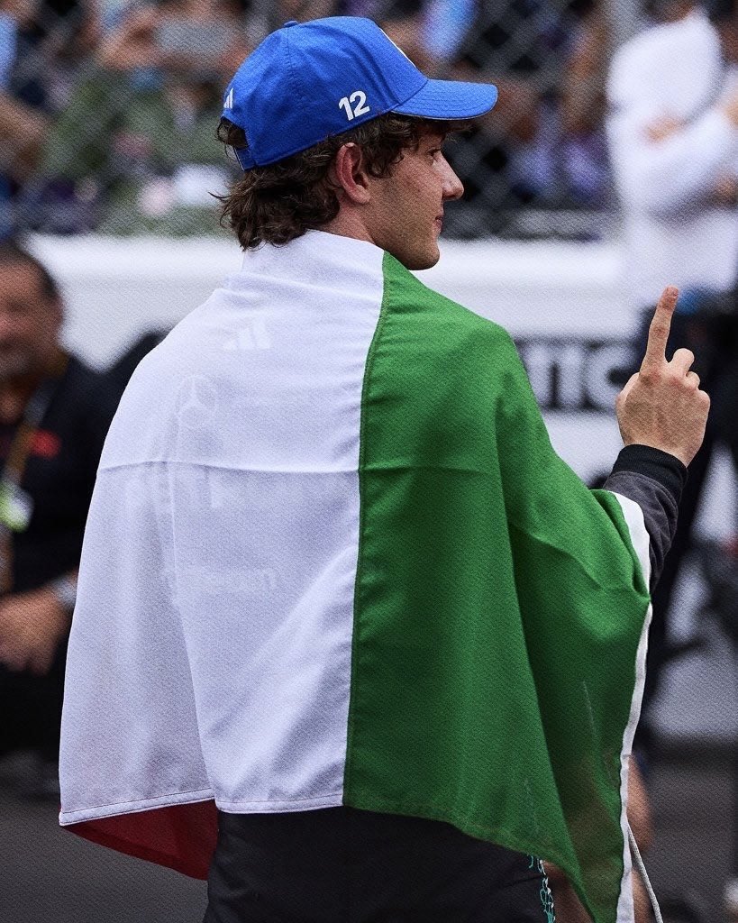 italizno's tweet photo. Nūmber # 12 ⨾  formula Ō𑣓e 𝖽͟𝗋͟𝗂͟𝗏͟𝖾͟𝗋 Archı͟v͟e⠀ ꤮ ⠀ prodigy boy ⠀🖤 ⠀@️mercedes’s athlēt͟e. https://t.co/sgLNPXIt4d