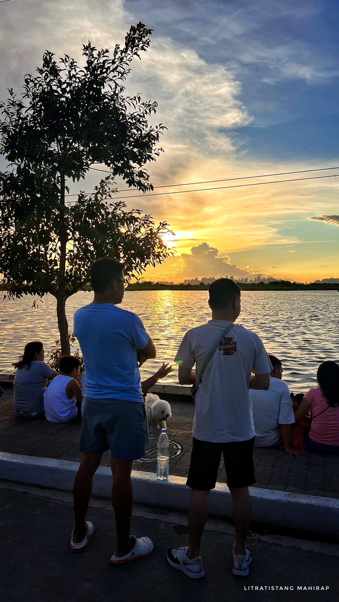 Juice_Blank's tweet photo. @RX931 #TheMorningRush #MyFriendLoveLanguage
Kapag alam kong super tagal na kaming di nagkikita ako na nagyayaya sa kanila lumabas at manood ng sunset sa wawa (lighthouse / parola sa laguna lake) habang kumakain ng mga inihaw na may carcinogens, yes we know and we love them 😄 https://t.co/9GwlDaiIBj