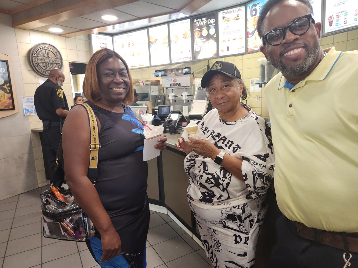 DeKalbCountyPD's tweet photo. Thank you to everyone who turned out for DKPD South Precinct's Cones with a Cop at Dairy Queen, 3680 Flat Shoals Road! It was great to sit down and connect with neighbors from across South DeKalb. Thank you to Dairy Queen for providing the ice cream cones! #WeAreDKPD https://t.co/Qm3ot4EBBi