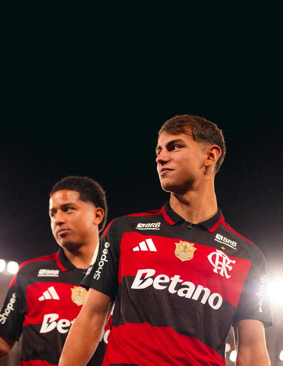 CentralFlaNacao's tweet photo. Anthony e Joaquín foram apresentados para a NAÇÃO! 🔴⚫️

📸 Adriano Fontes/Flamengo https://t.co/a0yHGs6D5v