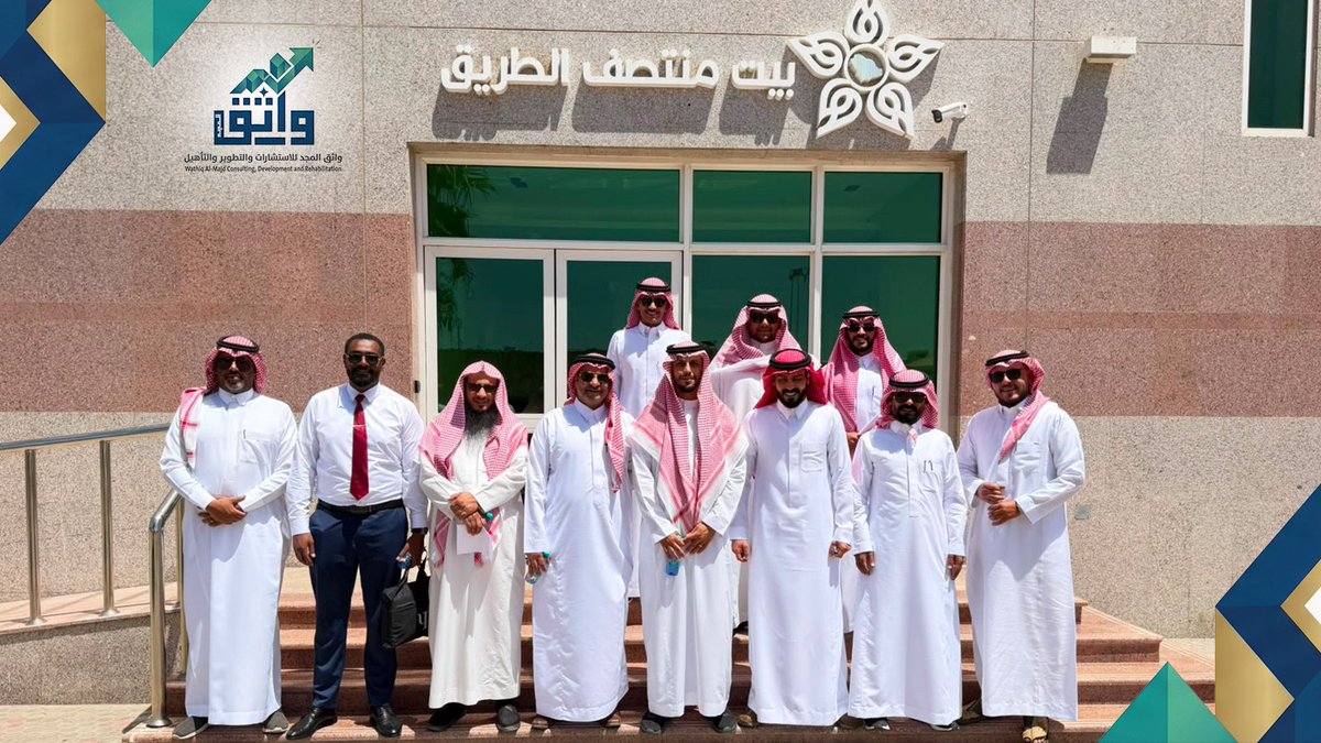 WATHQALMAGD1011's tweet photo. فريق العمل بحضور المشرف العام على البرامج الأستاذ بدر محمد العطوي ورئيس الفريق الفني الأستاذ عبد الكريم محمد العنزي يبدأ فريق واثق المجد بالعمل بمنزل منتصف الطريق بالمدينة المنورة https://t.co/8P9xXS0mTV