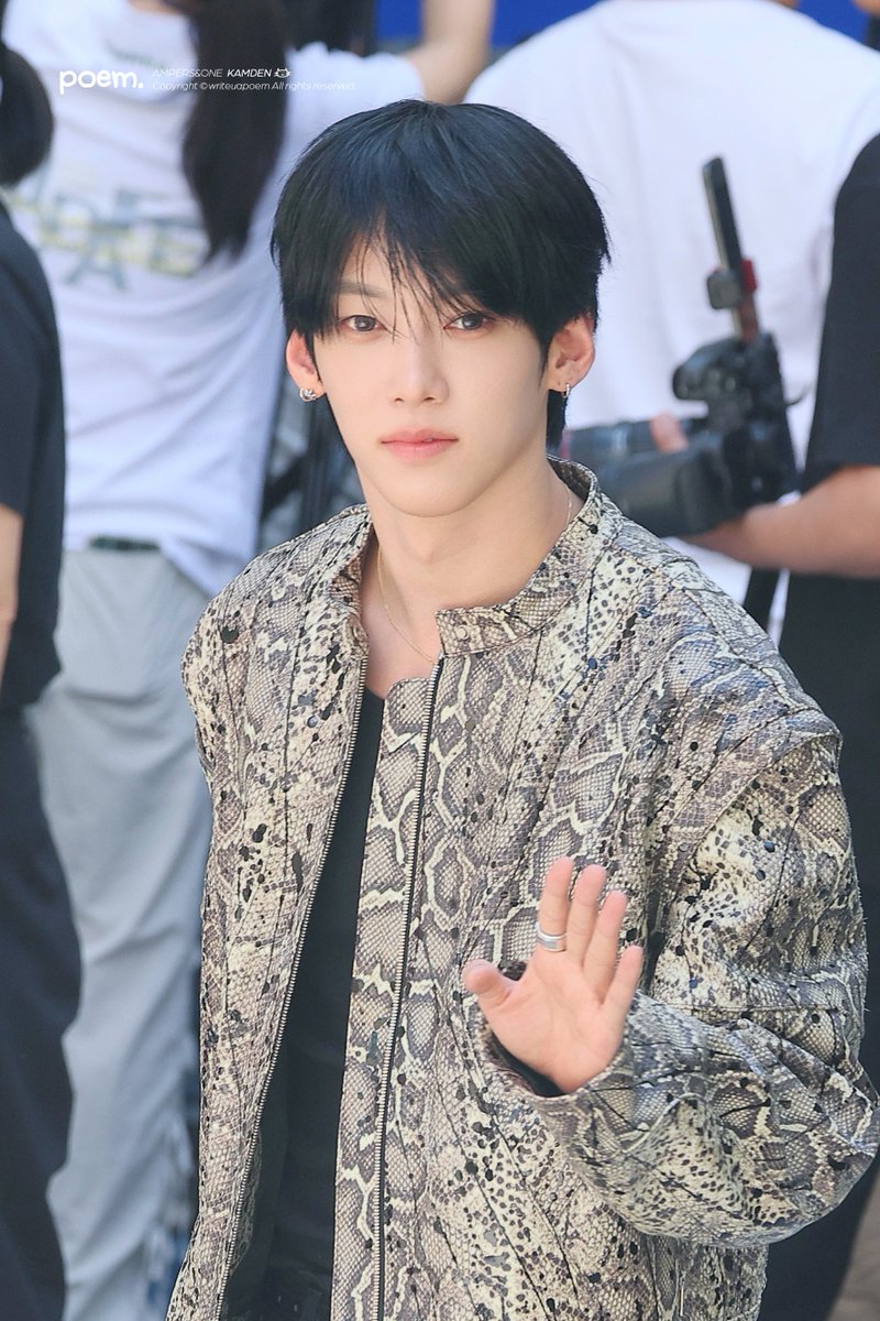 writeuapoem's tweet photo. 260903 2027 S/S 한나신

#나캠든 #KAMDEN #앰퍼샌드원
#나두빈 #カムデン #AMPERSANDONE https://t.co/Xj2IBUphkd