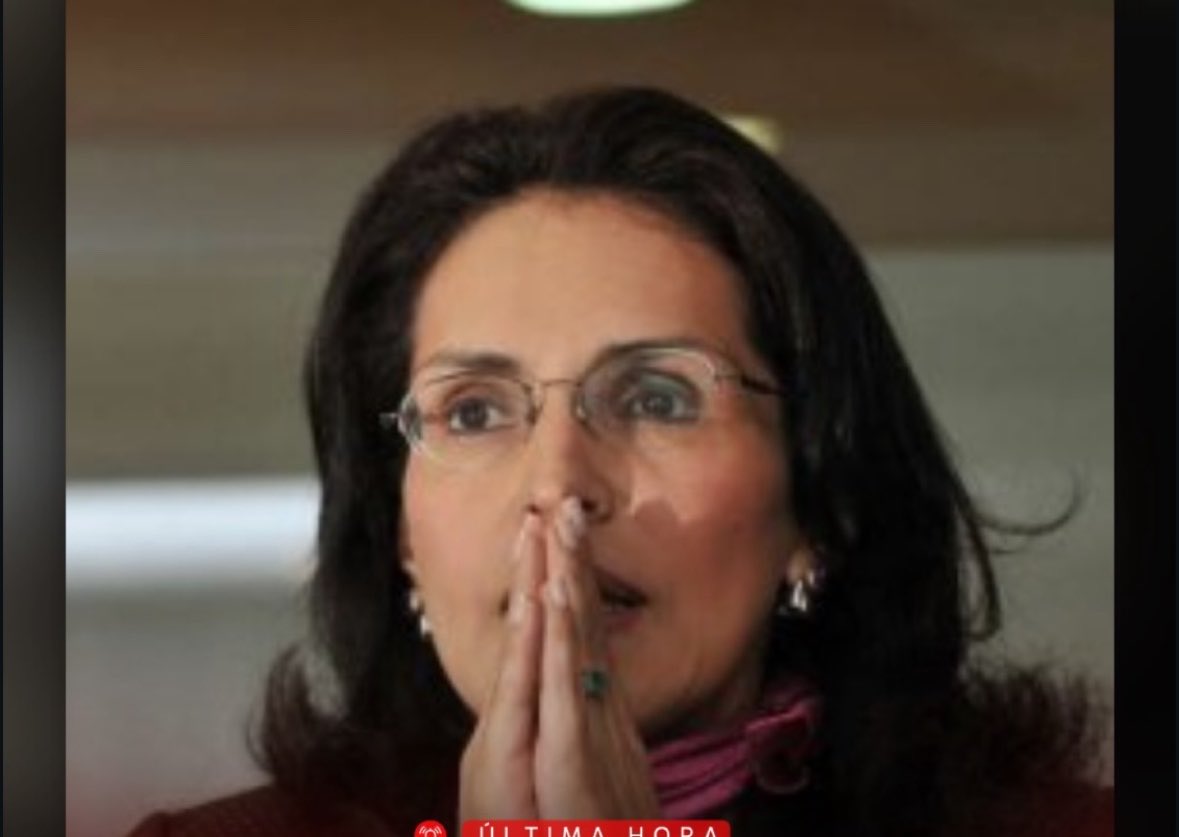 Nataliaescribe's tweet photo. Mi cara al ver a la nueva ministra de Educación. https://t.co/Y8uGnliW8Q