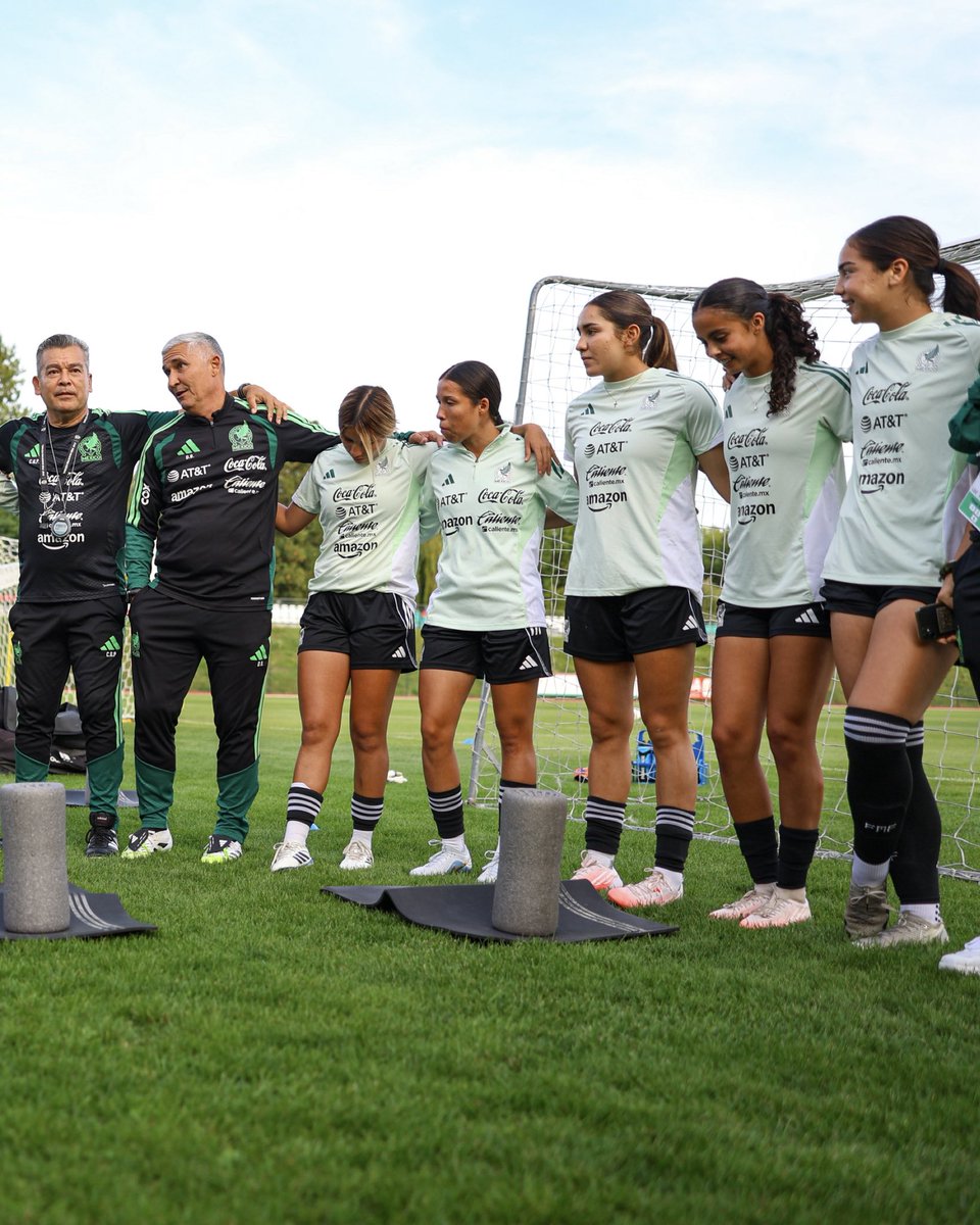MundoFutbolMX2's tweet photo. Entrenamiento de la Selección Mexicana Femenil Sub 20. 

Estamos a 3 días del debut en el Mundial 🙌🇲🇽 https://t.co/2LZ1efdNbU