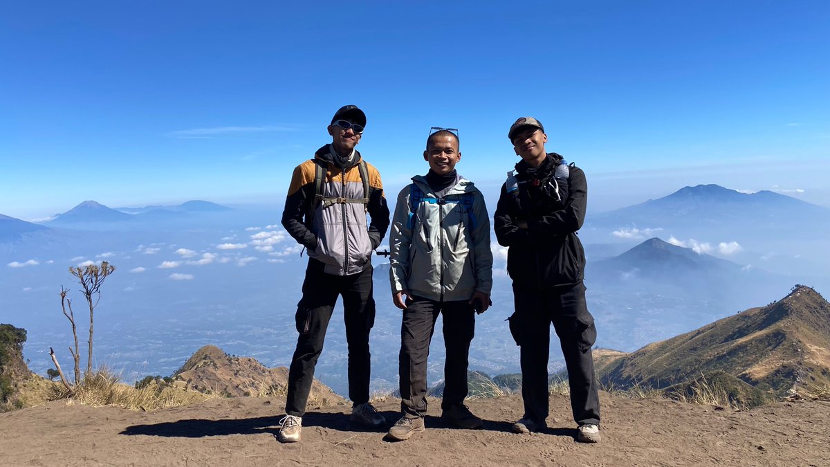 tomodachi43ver's tweet photo. ayok kapan kita nanjak bareng #sindoro ?

#merbabu #merapi #sindoro #sumbing #dieng #prau https://t.co/rPaXt0ZRKu
