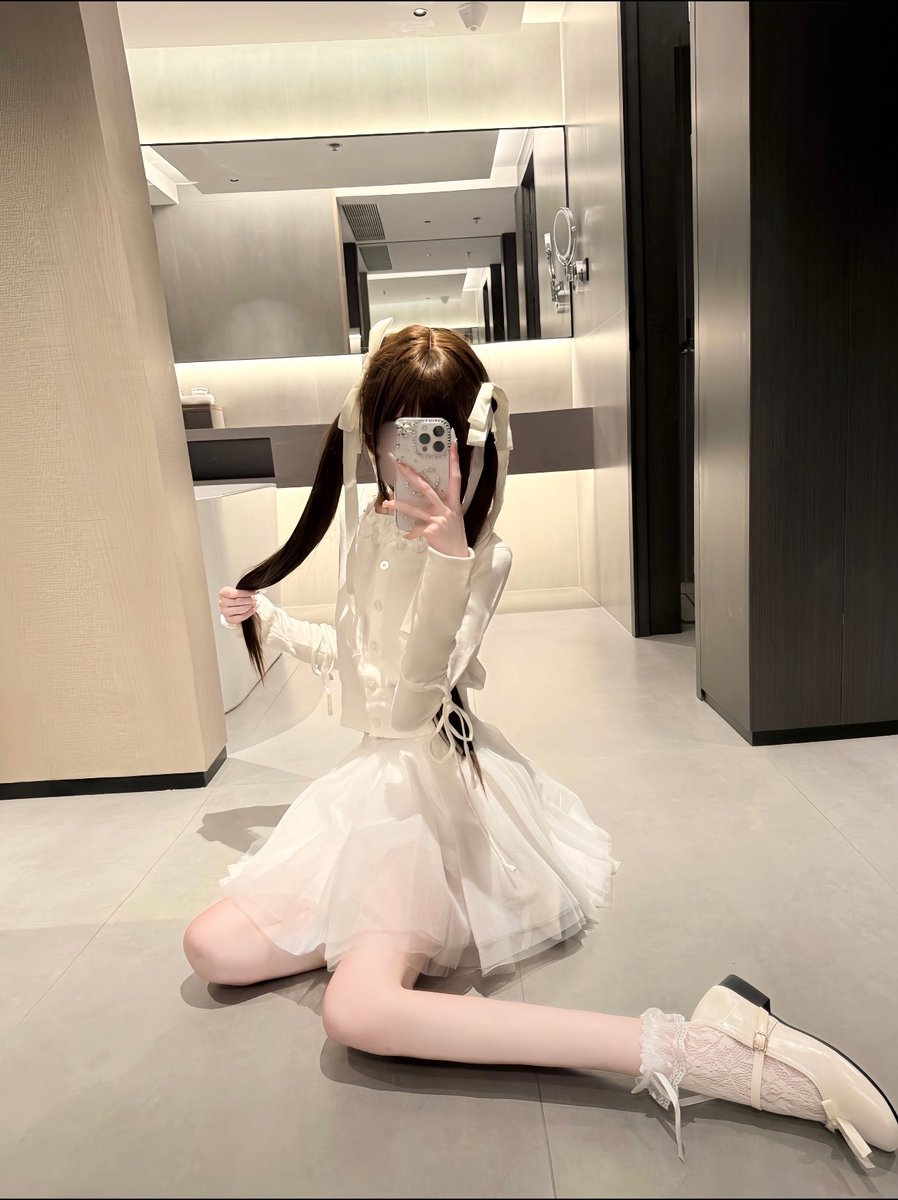ROSELEEDONudc2's tweet photo. 嗷～谁要锐评16岁的福！

要看的来撒～我直接发啦！！

看完不许说黑就行！！💕💕 https://t.co/zbCEgsAhNf