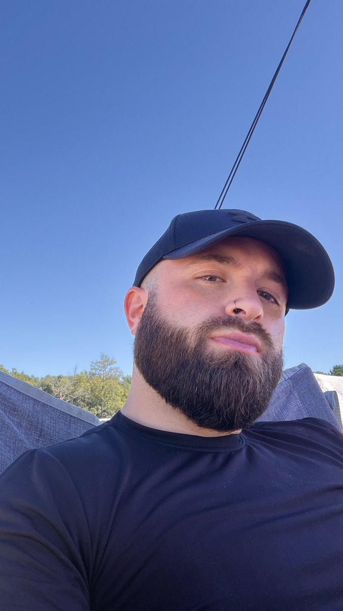 pastaxfagioli's tweet photo. lakeside chillin https://t.co/vi4EcxVzMG