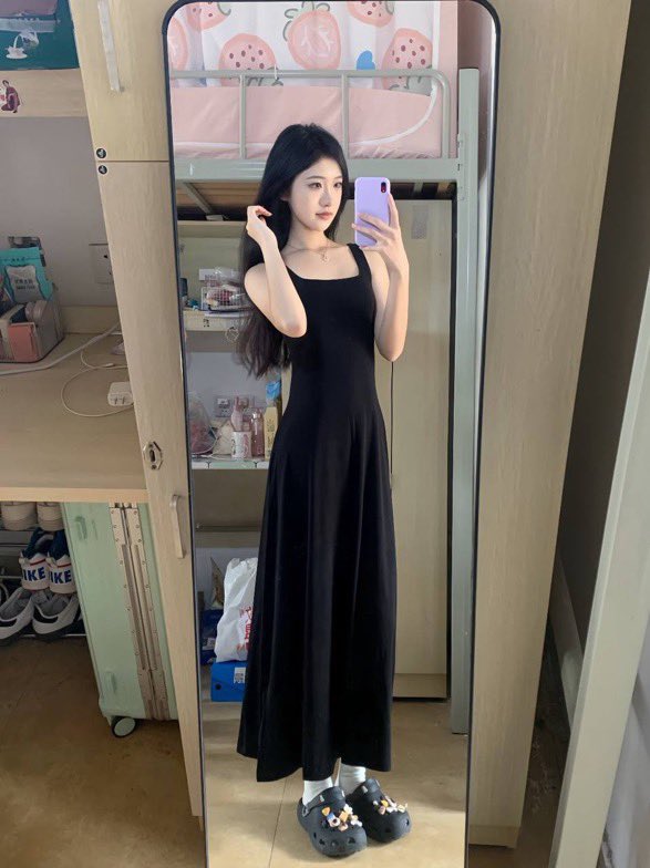 Sarah07073712's tweet photo. 请问有人是真人吗？我想发照片，请不要机器人。🙅🏻‍♂️ https://t.co/8ivzVERjcI