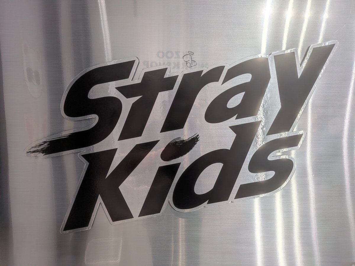 Cathy2008love's tweet photo. Stray Kids World Tour POPUP STORE　MIYASHITA PARK
マルチケース、トラベルバッグ売り切れ
ワークショップのサングラスリビも私が行った時ありませんでした🥲
NAGOYAのワークショップも天むすGETしたいな🍤
#StrayKids #スキズ #스트레이키즈
#BangChan #バンチャン #방찬
#POPUP在庫 https://t.co/phSTBhQlLp