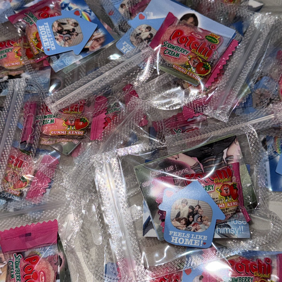 tangehrines's tweet photo. fan support for #BLAZETHEWAY_ENCORE D1 ⭐️

★ keyrings &amp; sticker packs are very limited.. ㅜㅜ
★ will post whereabouts and outfit on d-day!! 
★ no need to follow, just come and say hi 😸 https://t.co/qIGp6JitRI