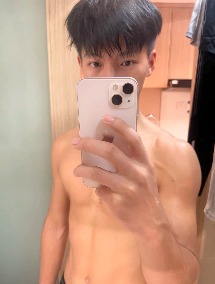 len8690's tweet photo. 练还是恋啊 #高中生 #男高 #男大 https://t.co/OFBYOFQnqX