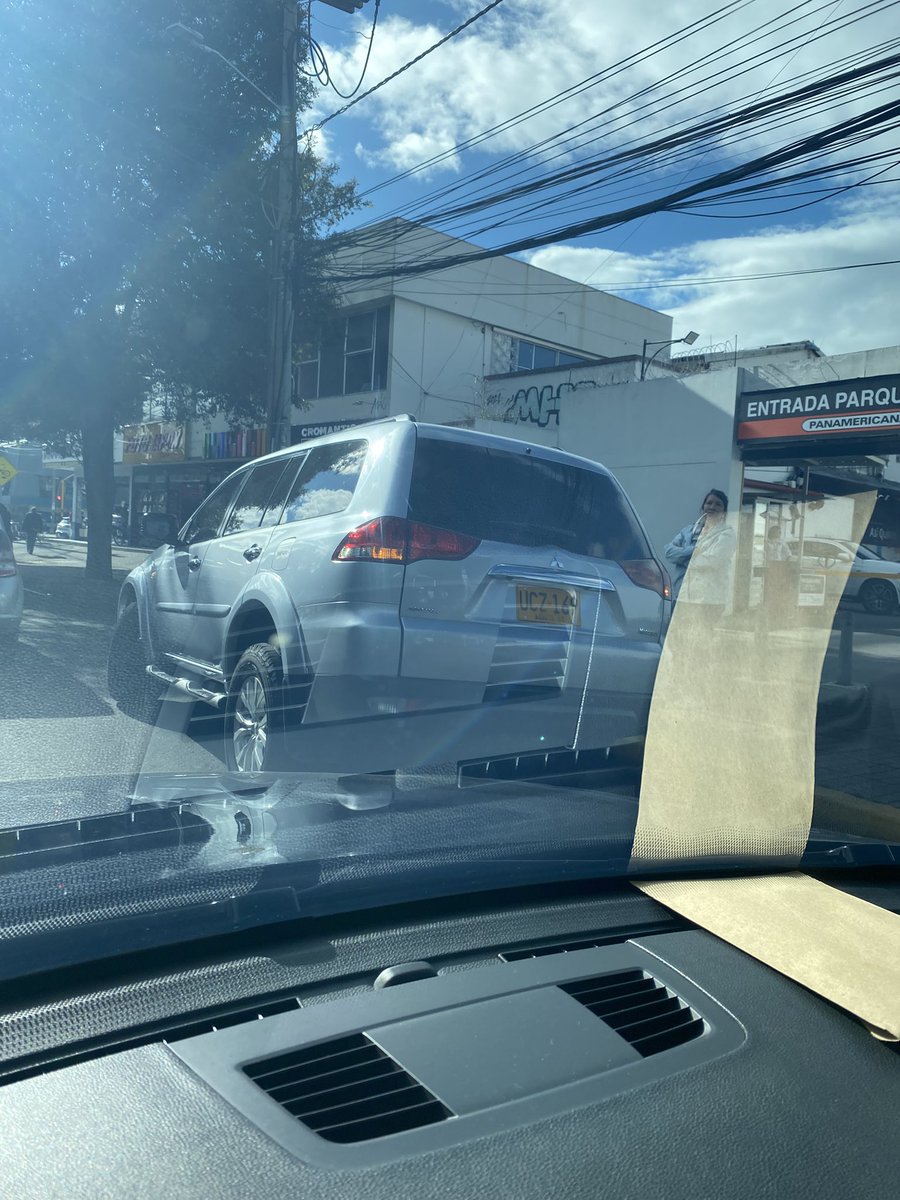 Fmexyh's tweet photo. @JD_Quinteror @MinTransporteCo @SectorMovilidad Ocupando carril en la 140 con 19, teniendo el parqueadero en todo el frente, prefiere bloquear el acceso y estacionarse ahí @SectorMovilidad @MinTransporteCo https://t.co/16vUOxaa7P