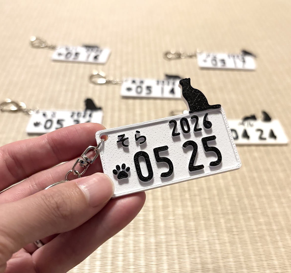 nyanfes's tweet photo. ★ニャンフェス24出展者情報★Only One Plate　B-12
#ニャンフェス
#ニャンフェス24
#ねこ好きさんと繋がりたい
#猫好きな人と繋がりたい
Only One Plateは、うちの子のシルエットとお名前を刻んだナンバープレート型キーホルダーを一枚ずつお作りしている小さな工房です。
キャリーやバッグに付けて、うちの子といつも一緒にお出かけを楽しんでいただけます。
https://t.co/NjjQodQ90t