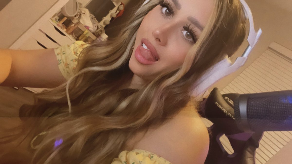 zoeheiler's tweet photo. the false lash era was so tea https://t.co/IjTudIi4EC