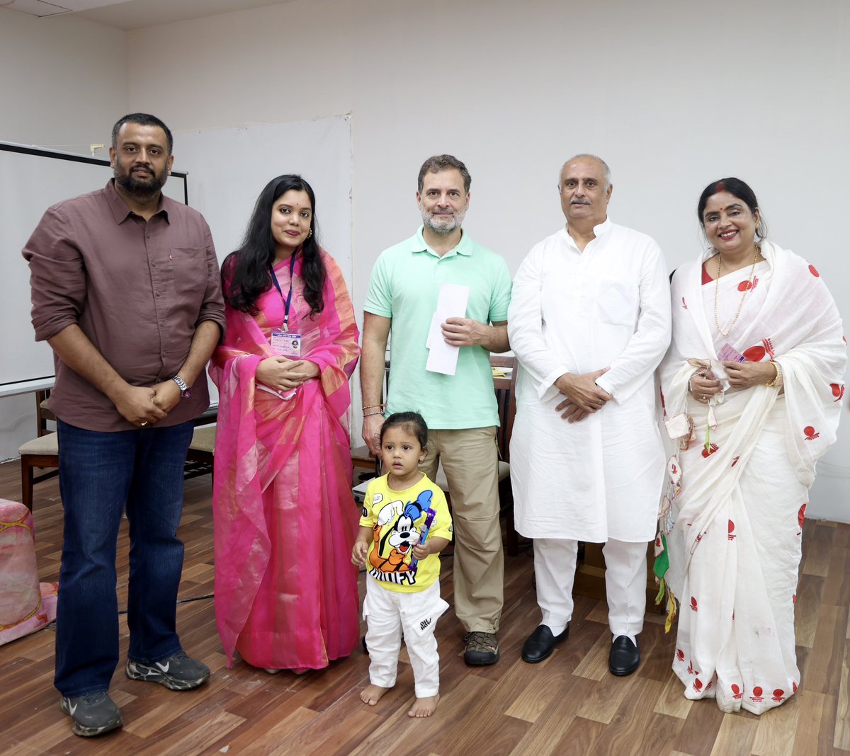 SatyamThakurINC's tweet photo. ❤️FAMILY - TIME❤️
@RahulGandhi https://t.co/Y4HTcruIDq