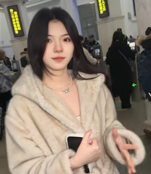 MilusSimon's tweet photo. 约了相亲对象晚上见面 别的不说 这么久了 她是第一个mi倒了以后 睡颜还这么好看的 妥妥女神级别 https://t.co/Lqptahtuml
