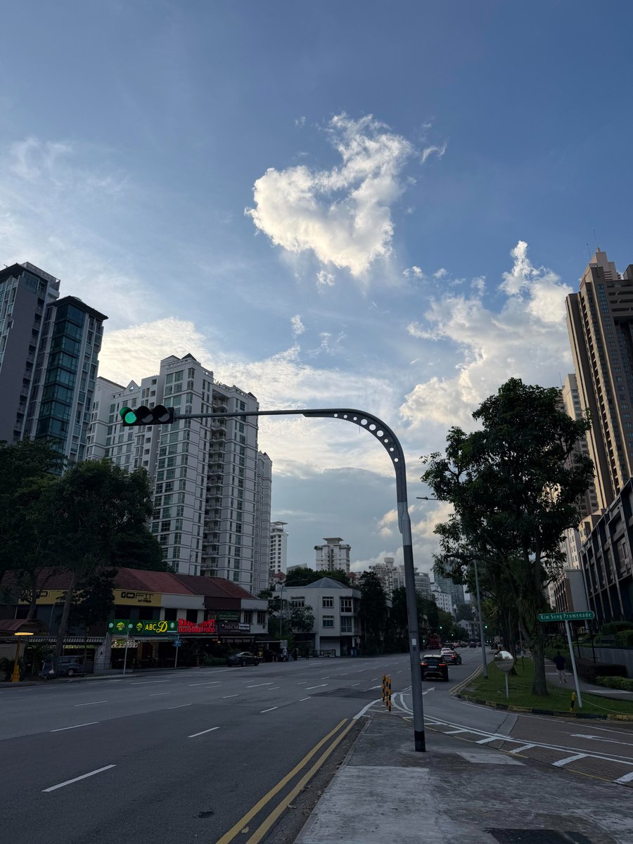 TortugaMan6's tweet photo. This is the river valley region of Singapore. https://t.co/WAfQHU0Mc5