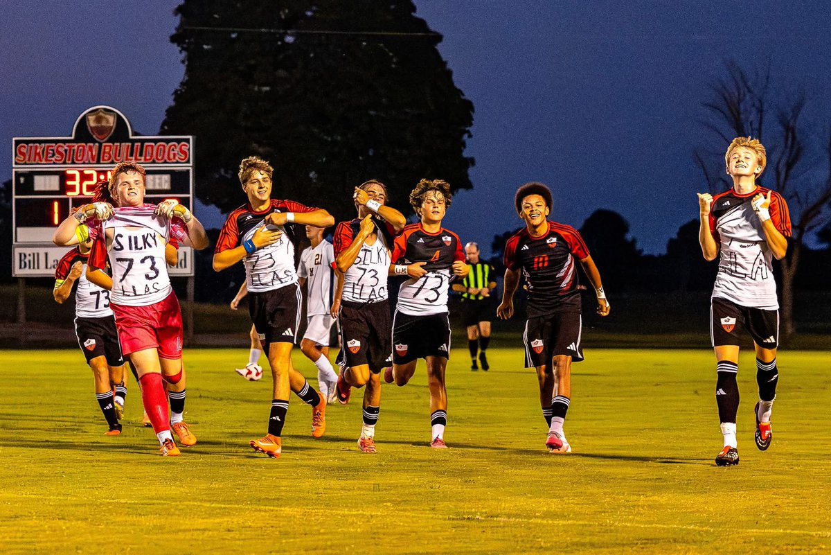 SikestonSoccer's tweet photo. Sikeston 5, Marion 2. 
Goals:
K. Branson 2
K. Jackson 2
J. Johnson 1

Assists:
C. Austin 2
D. Griswell 1
J. Johnson 1

Grimes 9 🧤
Defense played well but saw a couple of unlucky breaks to concede. 

#Silky #LLAS

JV Result: Dogs win 2-0 https://t.co/OsvpDBuGs8