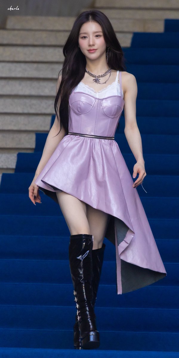 moonwaltz19's tweet photo. 260903 seoul fashion week     

#아르테미스 #희진 #ARTMS #HeeJin https://t.co/eRwInTq5vM