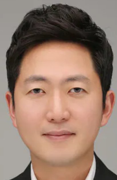 Garppppu444's tweet photo. Some info incase you don't know, both Chairman of HYBE 방시혁 (Bang Si-hyuk) and current active CEO of HYBE 이재상 ( Lee Jae-sang) being referred to prosecution for fraudulent unlawful trading alongside 3 others https://t.co/JisI2vfVfS