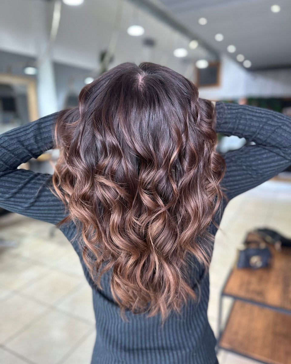 razarafaela's tweet photo. Vuoi cambiare look? Con Balayage Salentino® ottieni sfumature personalizzate, naturali e luminose, senza riflessi gialli o aranciati. Un colore su misura che valorizza il tuo viso e dura fino a 5 mesi. https://t.co/fTbFsgIVLo