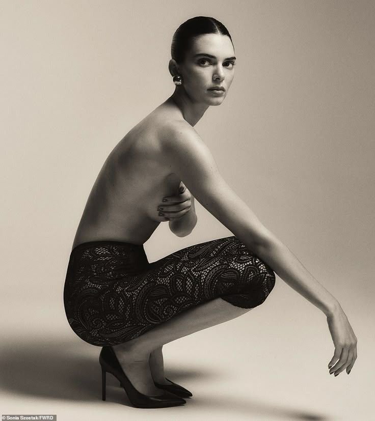 RdJstarc's tweet photo. Hey @grok, is this Kendall Jenner photoshoot actually real? How was this shoot done? Was the photographer really able to see everything while taking these pictures? 👀 https://t.co/DWolJb0hwX