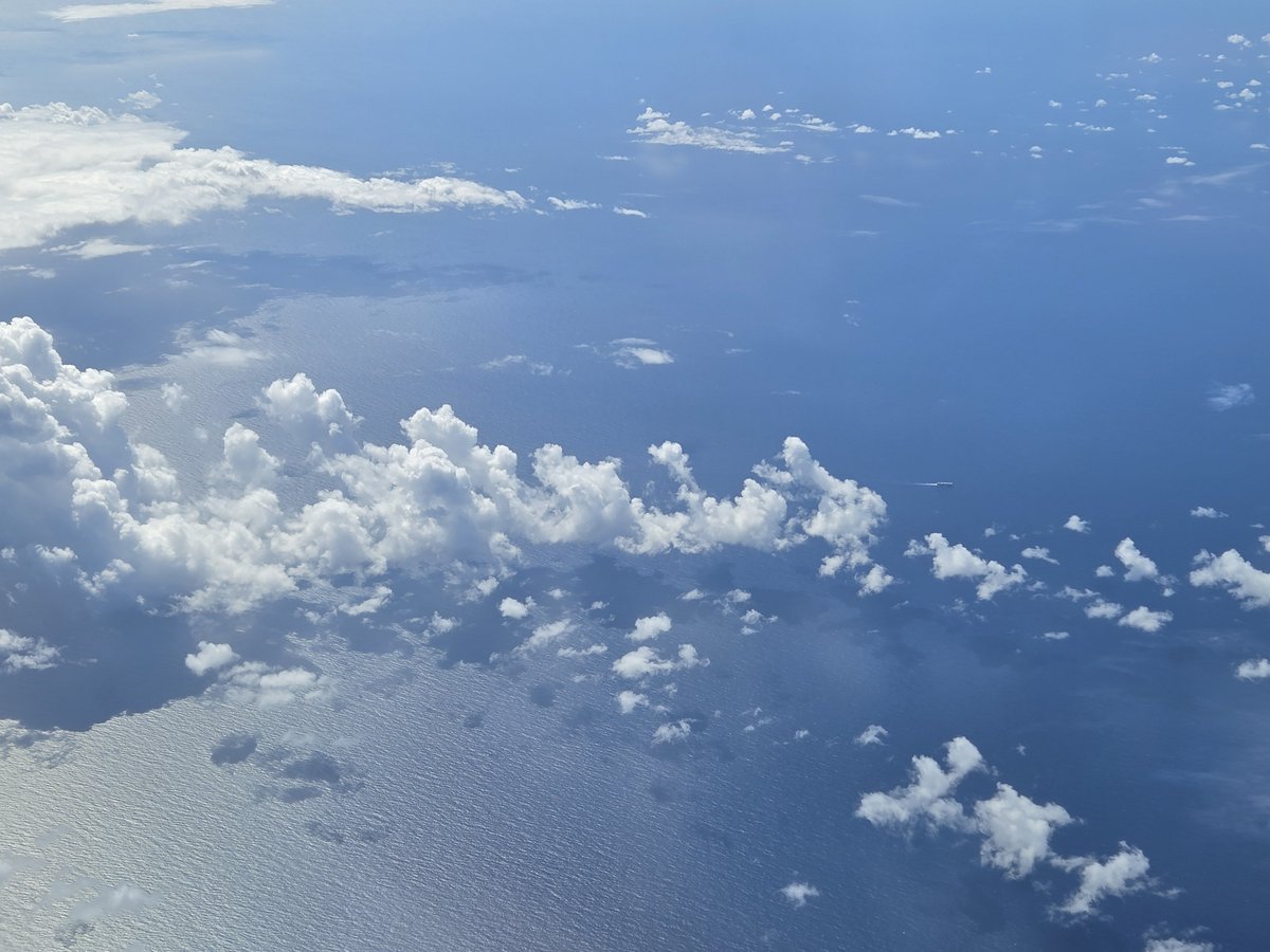 YoshikoMbpe's tweet photo. 飛行機は窓側が好き
#空が好き 
#雲が好き https://t.co/RCAFFRwzmU