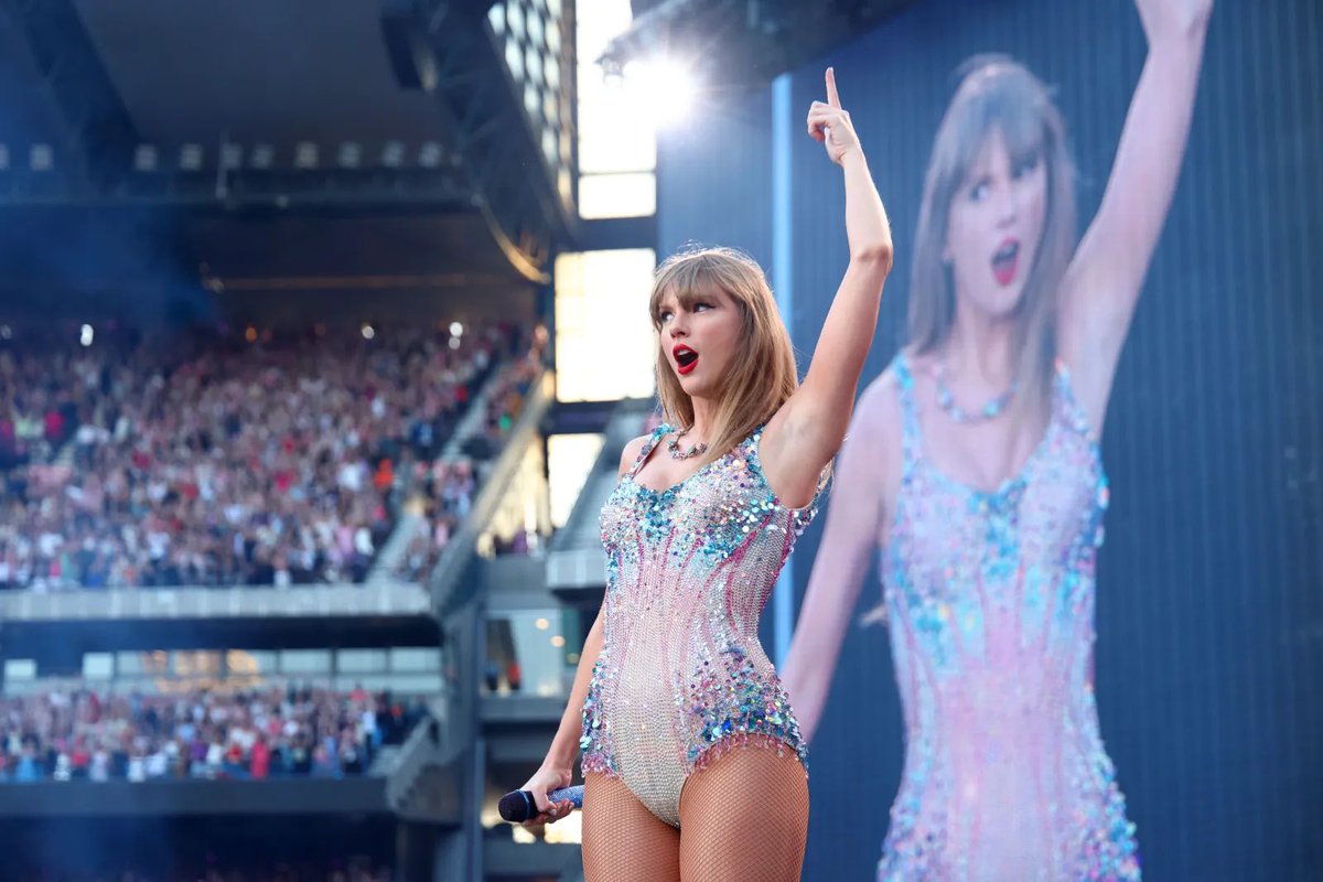 lhsingapura's tweet photo. 3. #PassionMadePossible: Visiting Singapore is touring Asia on the easy mode — as almost everyone speaks English. Home of the Singapore Grand Prix, Singapore is also the host of superstar concerts from OneRepublic, Lady Gaga & Taylor Swift — visiting Singapore is easy & safe. https://t.co/m1uMwQPlW2