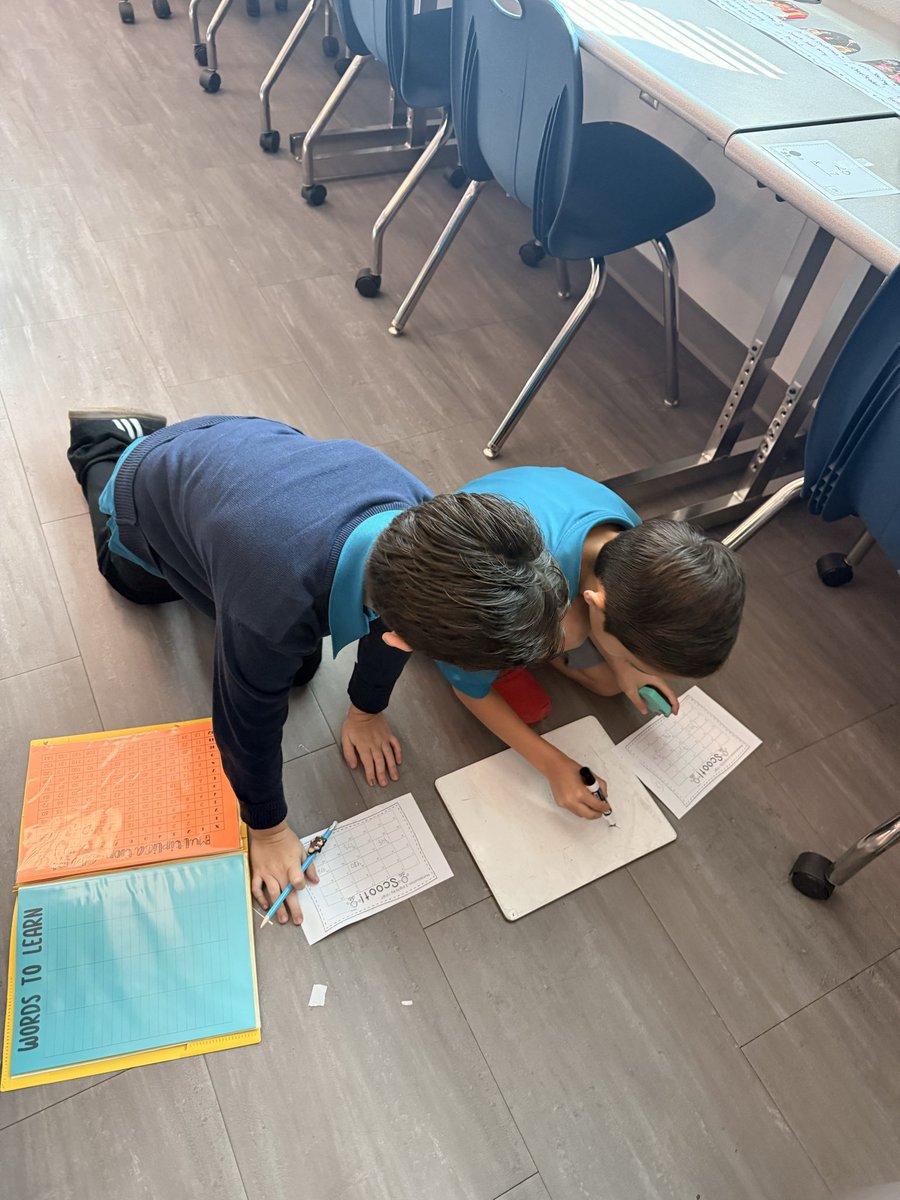 ValPerub93's tweet photo. Amazing partner work while working with multiplication using the standard algorithm🤓😎🤩 #ThirdGradeRocks🤩😎 #Ms.PerezRocks🤩😎 #ChoosinCactus💙💚💎 🐍 https://t.co/JbJJuvEmsv