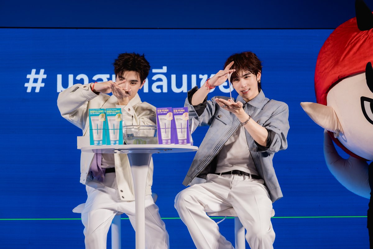 A_MIND_ENT's tweet photo. เพิร์ธ-แซนต้า ในงาน MEDIHEAL DERMA LAB ป็อปอัปสโตร์สุดปังใจกลางสยาม! เปิดโลก K-Derma Skincare ตอบโจทย์ทุกปัญหาผิว

#PerthSanta #เพิร์ธแซนต้า #PerthTanapon #Santapp
#MEDIHEALDERMALAB #MEDIHEALDERMALABxPerthSanta #MedihealThailand https://t.co/uzVxgCrY1W