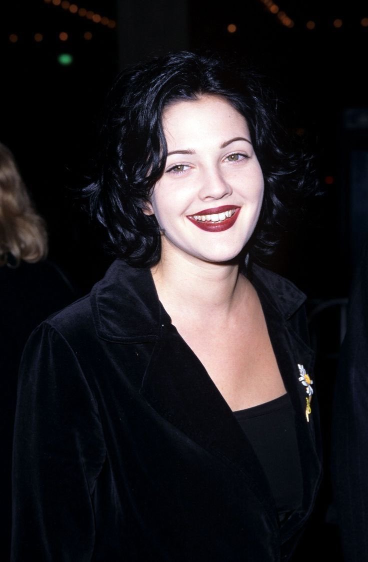 theblaiirwitch's tweet photo. I miss that vampire look actresses had in the 90s so much. https://t.co/D65OnszOzK