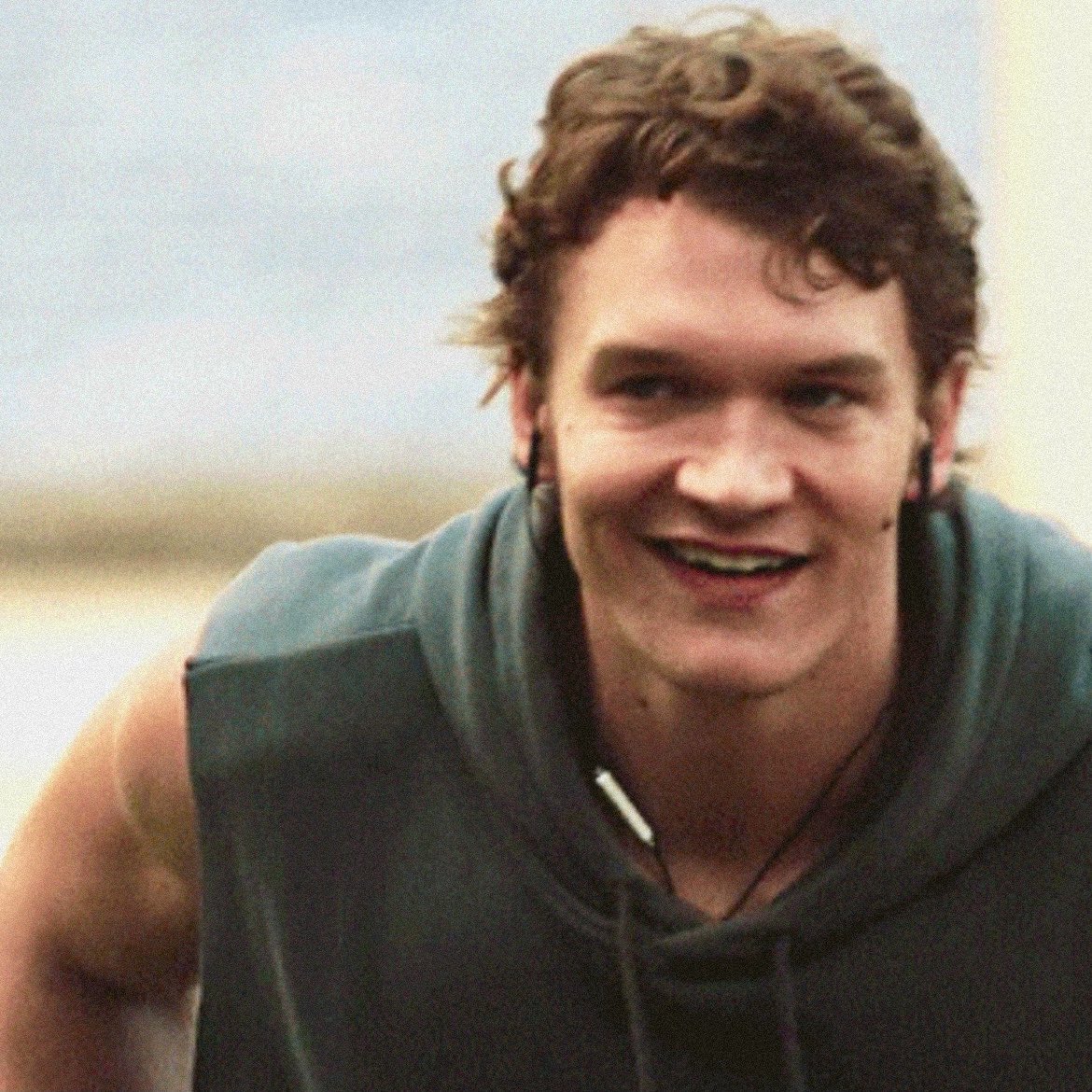 loverrytay's tweet photo. his smile <333 https://t.co/UEr1MDRexh