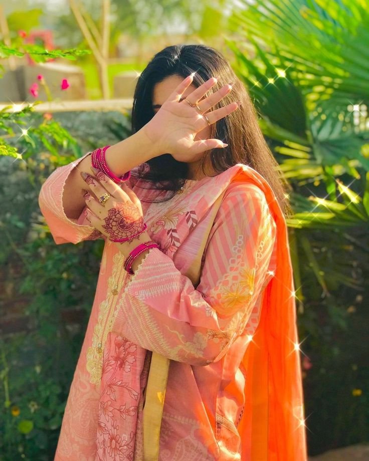 zara_huo's tweet photo. *"اپنے دل کو نرم اور اپنی حدُود کو سخت رکھنا ہی آپ کو بہترین انسان بناتا ہے۔ https://t.co/ylASFYns4Y