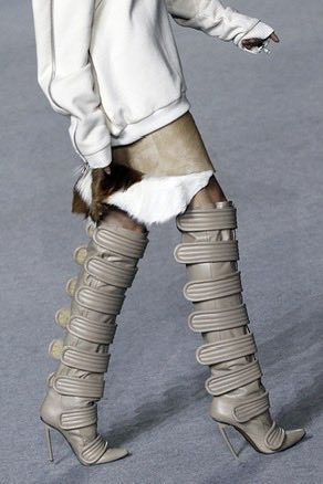 Sound_Scrape's tweet photo. Heels from Kanye West (Ye) FW12 Collection. https://t.co/xnVMAreBpL