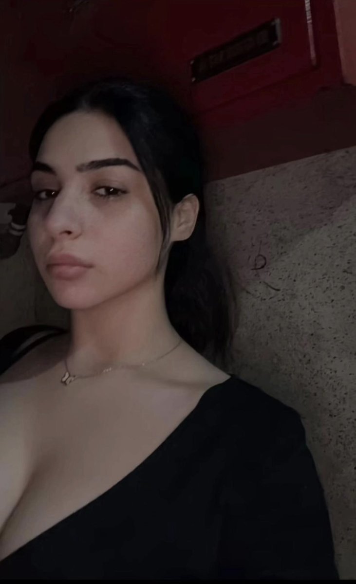 beee1918's tweet photo. أنا زعلانه اوي 
مين صاحي يصالحني🥲💔 https://t.co/Od4jZvldfV