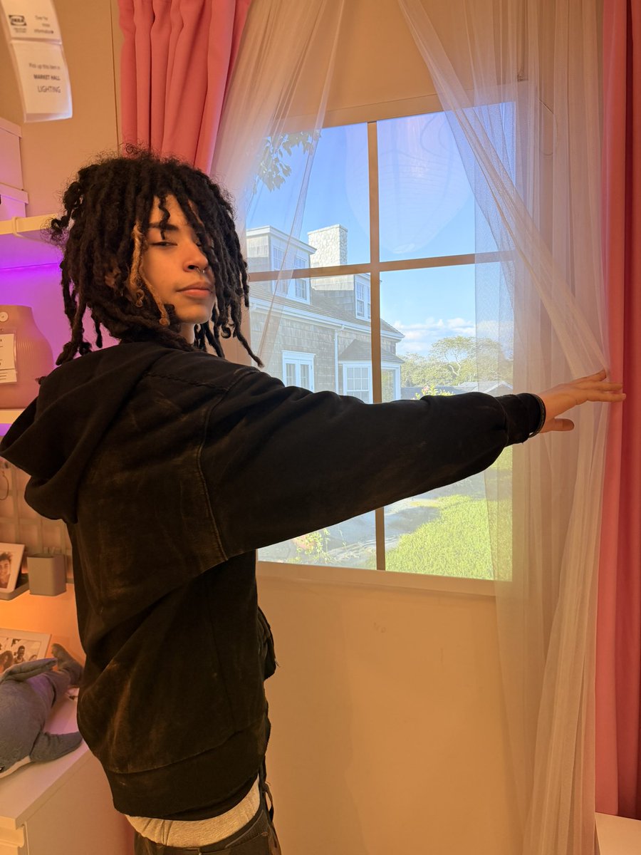 hideoustown's tweet photo. niggas go 2 ikea nd flick up https://t.co/Qxw7IEsU5n