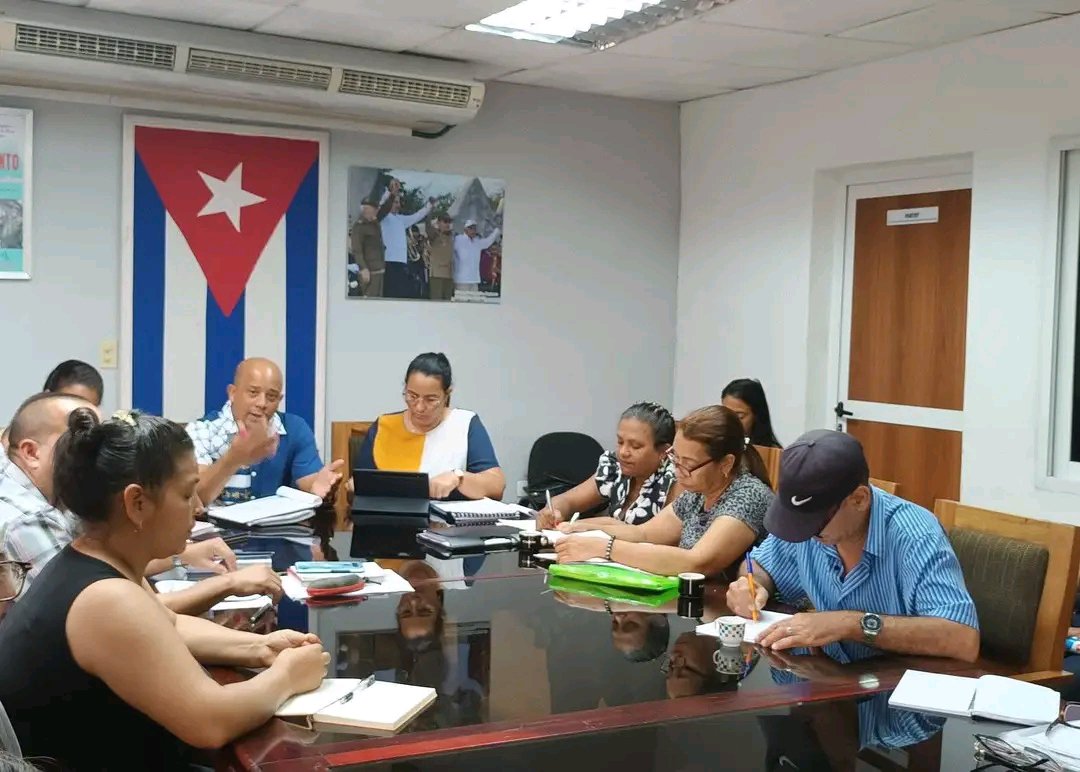 BarceloOrt92635's tweet photo. Participamos en el  Consejo de Dirección de la Empresa Provincial Integral de la Industria Alimenticia de #ProvinciaGranma.  con el objetivo de evaluar la implementación de las 176 transformaciones económicas y sociales.
#Cuba 
#CubaVencerá https://t.co/ZEHfmNZNP0
