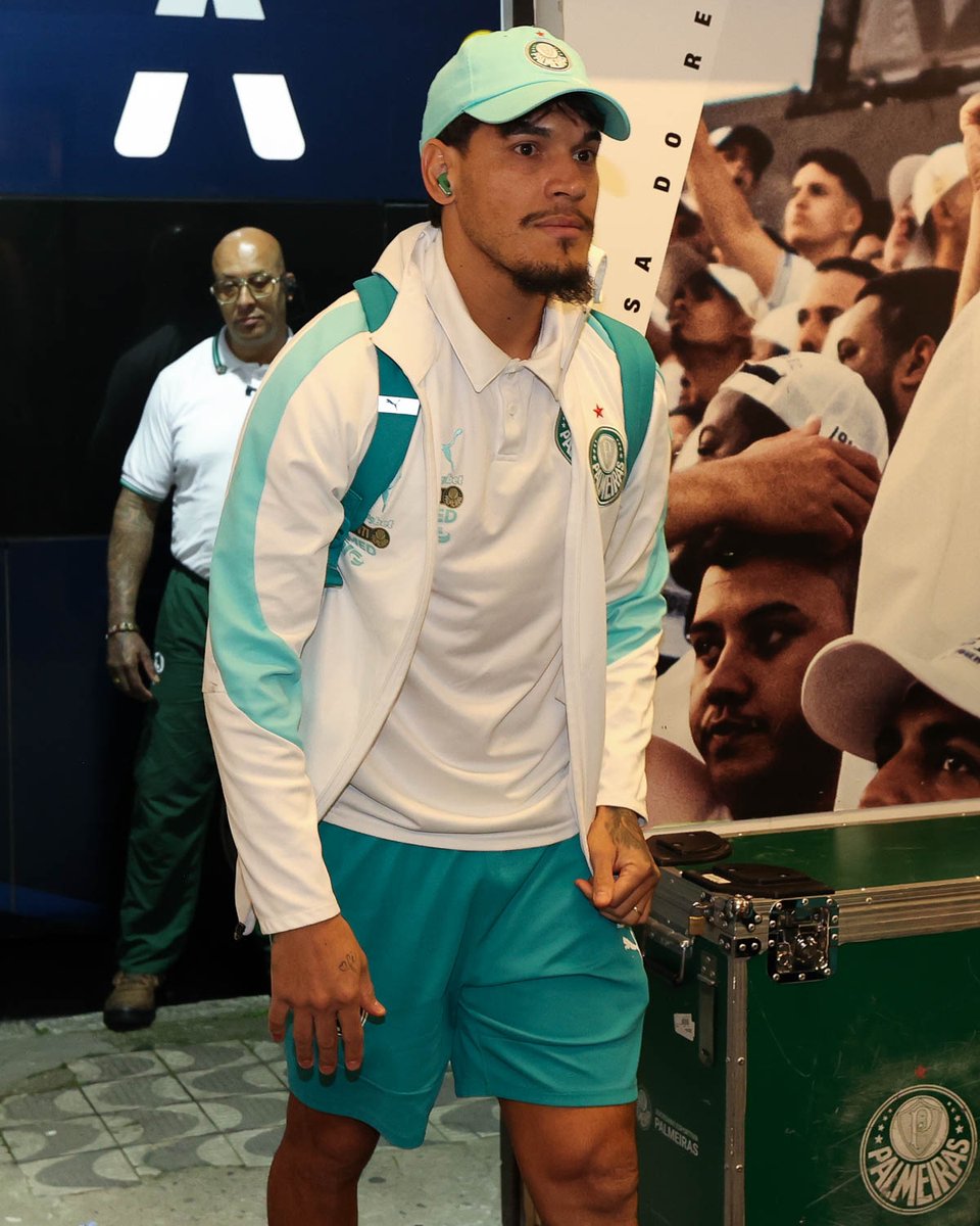 Palmeiras's tweet photo. Fotos da chegada do meu elenco! 👊💚 https://t.co/0IWDy6vOSN