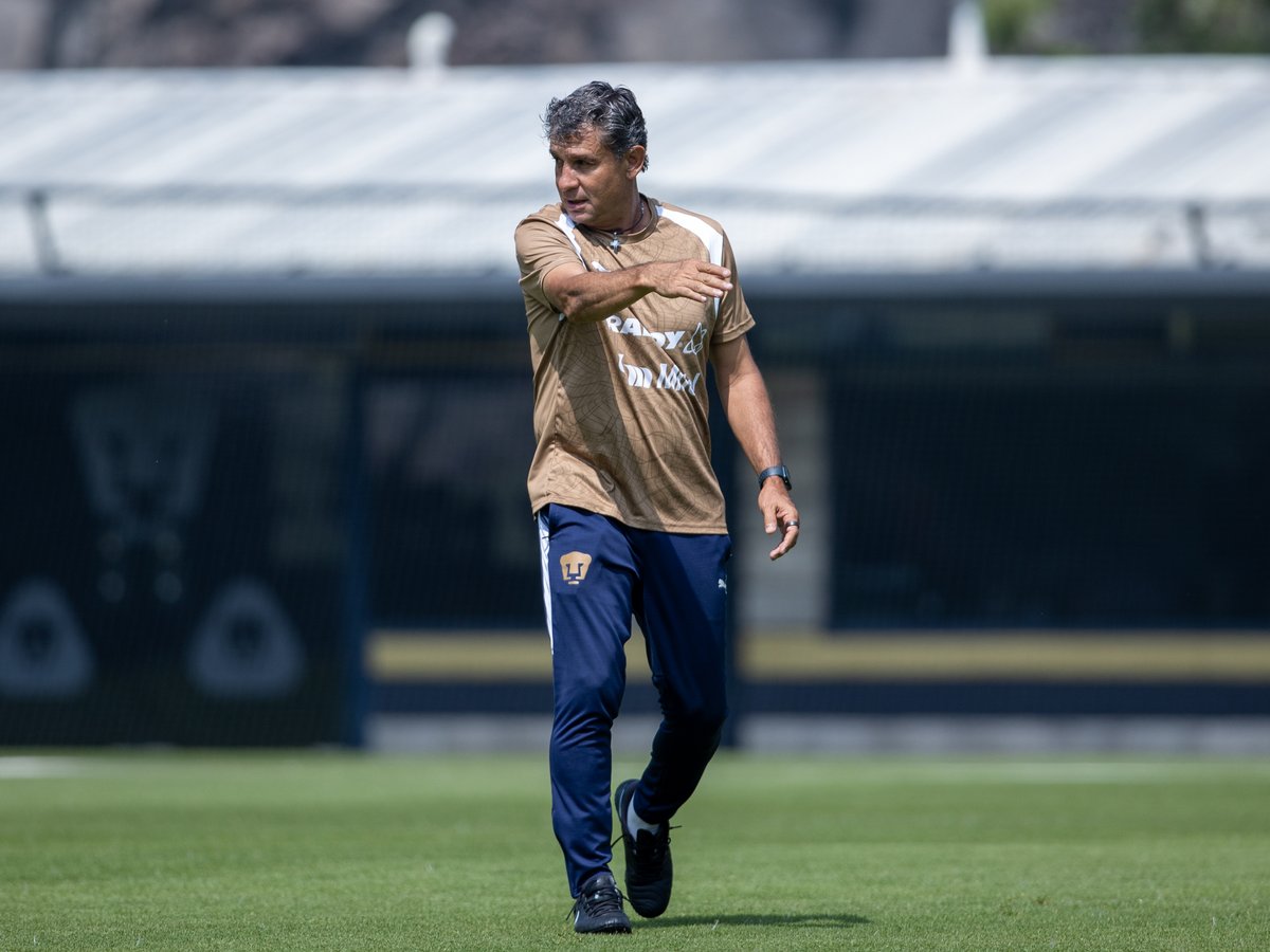 PumasMXFemenil's tweet photo. 🐾 Trabajando juntas para alcanzar nuestros objetivos 🚀
#SiemprePumas https://t.co/HMxA7nu02E