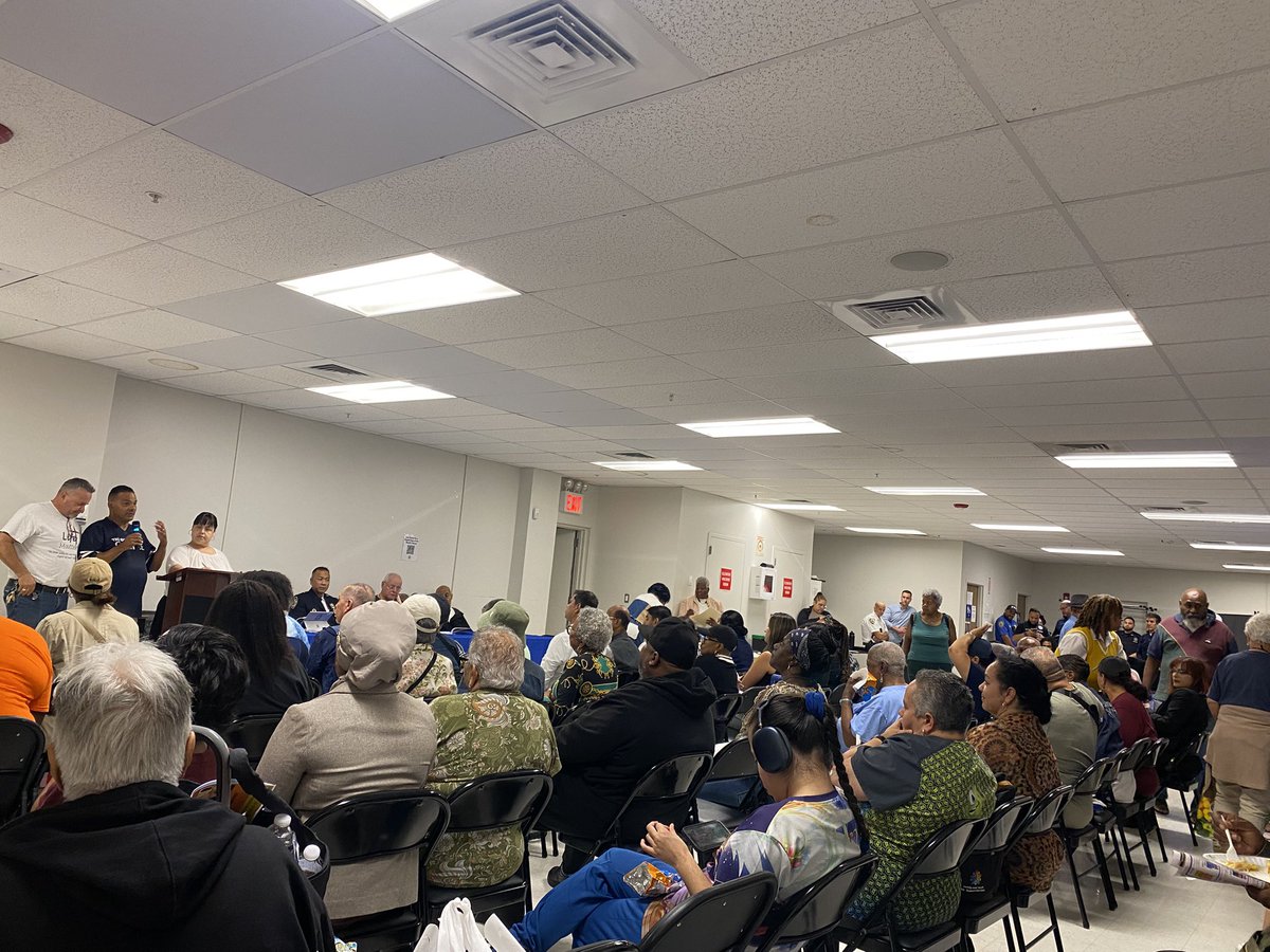 D8Connect's tweet photo. A full house @NYPD43Pct Community Council, @CMAmandaFarias @BronxDAClark @AMEmeritaTorres @CB9Bronx https://t.co/bsjyq66YSY