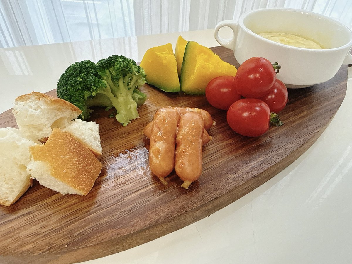 gingafoods's tweet photo. 正解発表📣

正解は、お弁当や朝食で活躍してくれる「チーズでるソーセージ」でした🧀

#銀河フーズ
#チーズでるソーセージ
#工場見学 https://t.co/L7OUEcro05